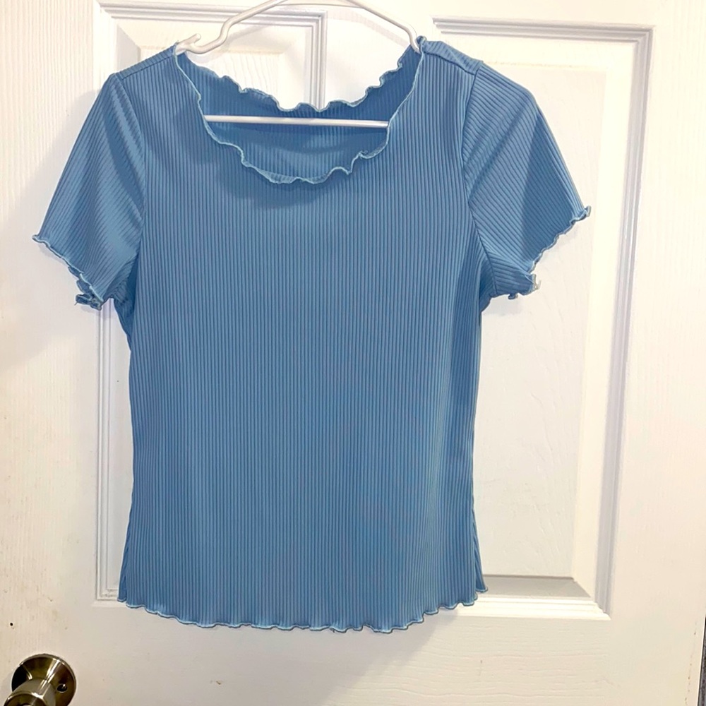 Blue lettuce trim top